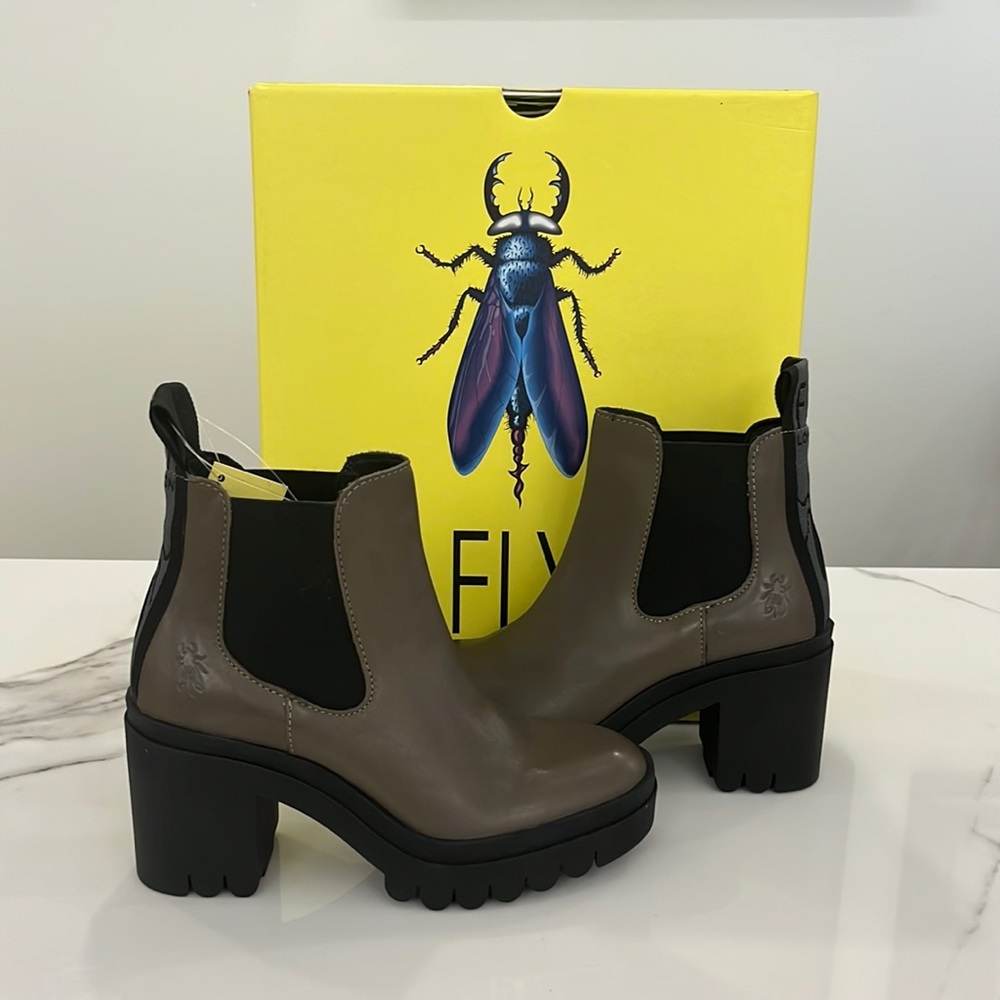 FALL 2022 STYLE * FLY LONDON TOPE HEELED BOOTIE NWT * BOUTIQUE *